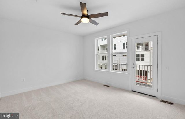 19864 YELLOW DAISY TER, Ashburn, VA 20147