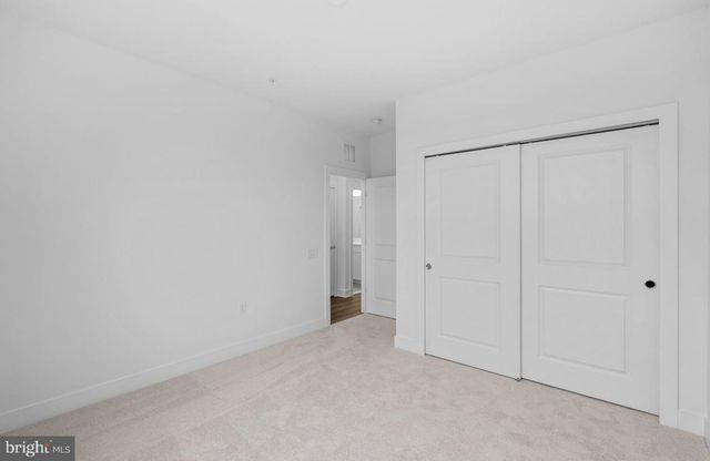 19864 YELLOW DAISY TER, Ashburn, VA 20147