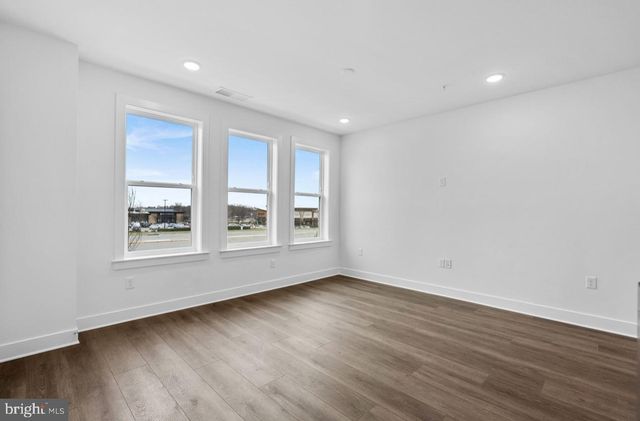 19864 YELLOW DAISY TER, Ashburn, VA 20147