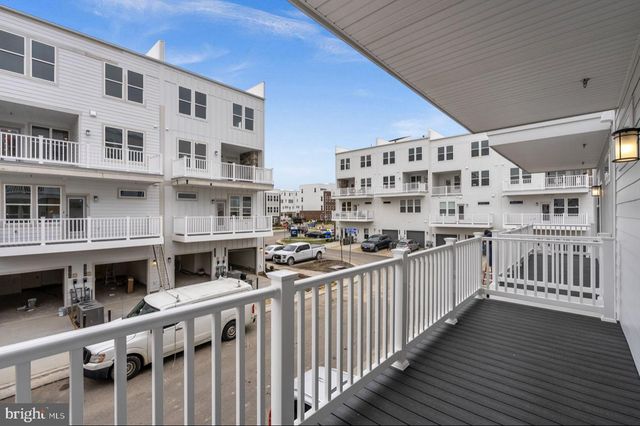 19864 YELLOW DAISY TER, Ashburn, VA 20147