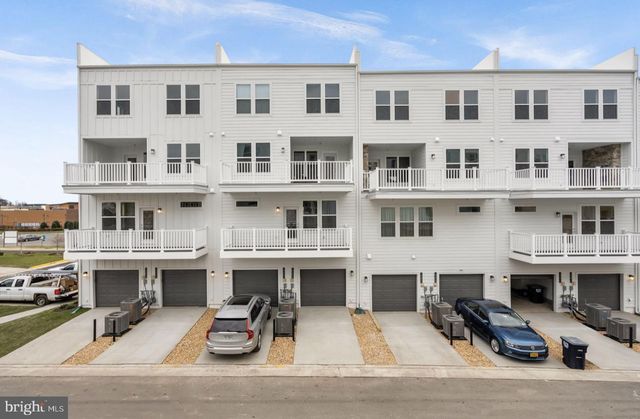 19864 YELLOW DAISY TER, Ashburn, VA 20147