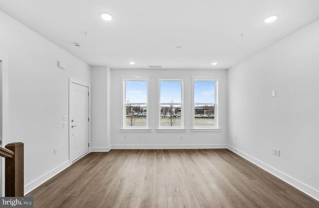 19864 YELLOW DAISY TER, Ashburn, VA 20147