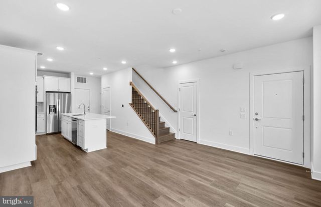 19864 YELLOW DAISY TER, Ashburn, VA 20147