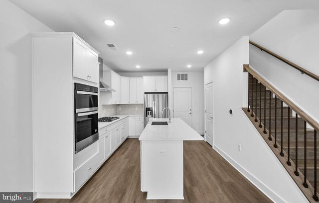 19864 YELLOW DAISY TER, Ashburn, VA 20147