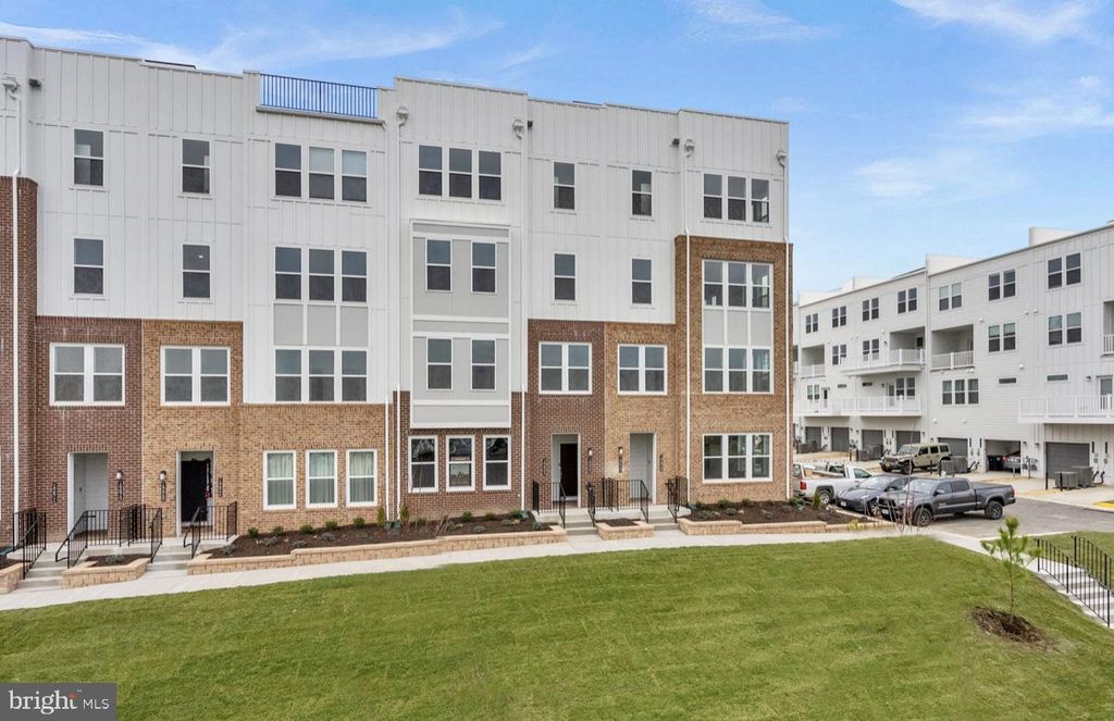 19864 YELLOW DAISY TER, Ashburn, VA 20147