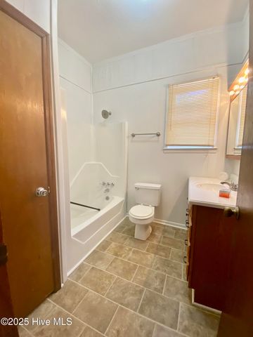 240 Drummer Kellum Road, Jacksonville, NC 28546