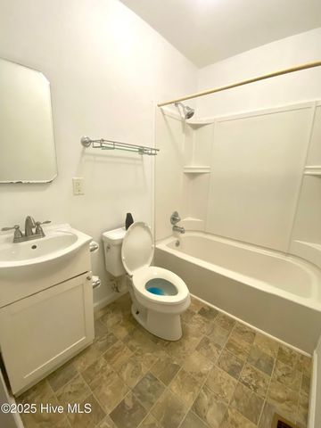 240 Drummer Kellum Road, Jacksonville, NC 28546