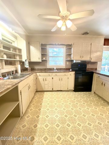 240 Drummer Kellum Road, Jacksonville, NC 28546