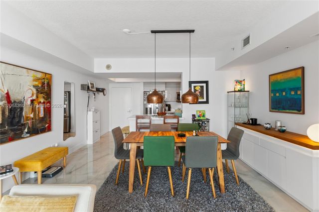 325 S Biscayne Boulevard 3421, Miami, FL 33131