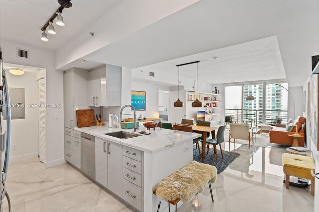 325 S Biscayne Boulevard 3421, Miami, FL 33131