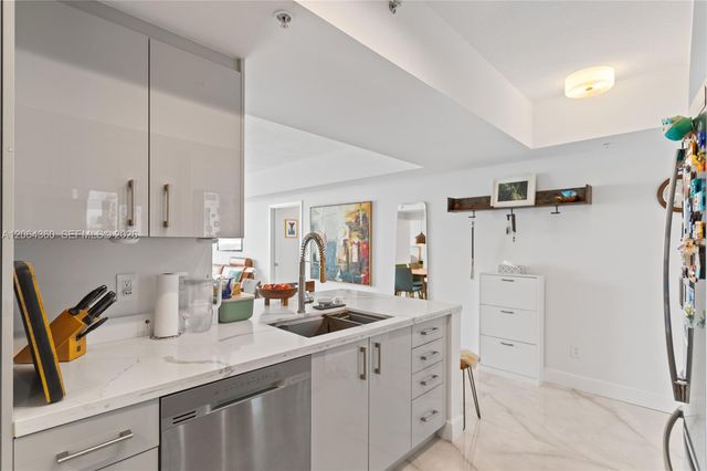 325 S Biscayne Boulevard 3421, Miami, FL 33131