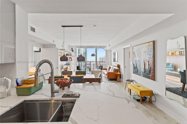 325 S Biscayne Boulevard 3421, Miami, FL 33131