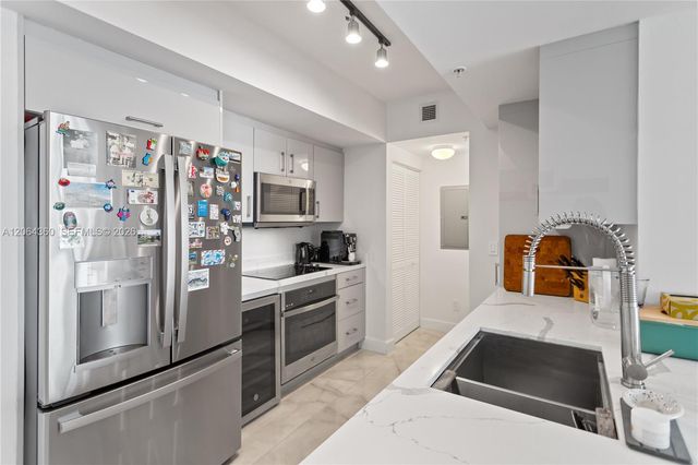 325 S Biscayne Boulevard 3421, Miami, FL 33131