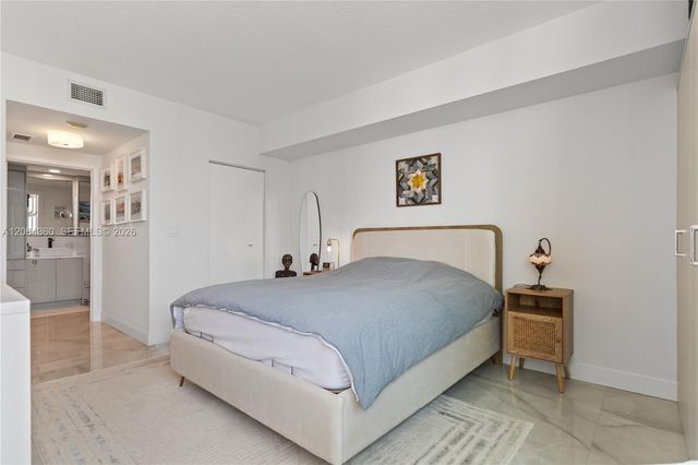 325 S Biscayne Boulevard 3421, Miami, FL 33131