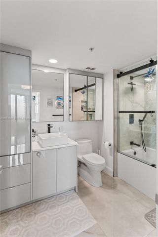 325 S Biscayne Boulevard 3421, Miami, FL 33131