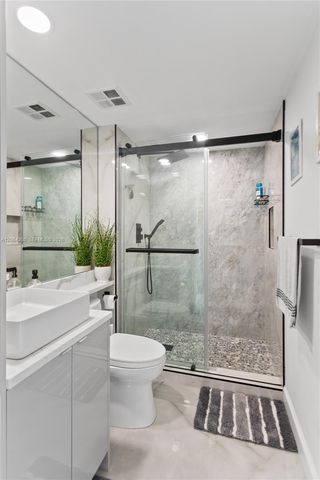 325 S Biscayne Boulevard 3421, Miami, FL 33131