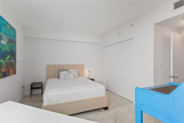 325 S Biscayne Boulevard 3421, Miami, FL 33131