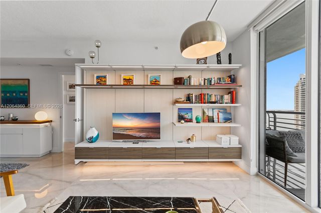325 S Biscayne Boulevard 3421, Miami, FL 33131