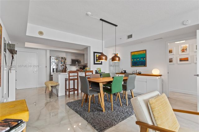 325 S Biscayne Boulevard 3421, Miami, FL 33131