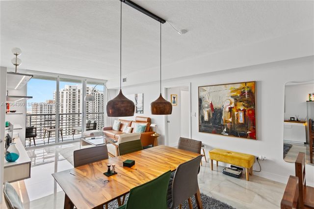 325 S Biscayne Boulevard 3421, Miami, FL 33131