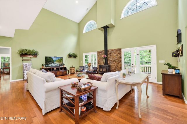 500 Cliff Park Rd, Monterey, TN 38574