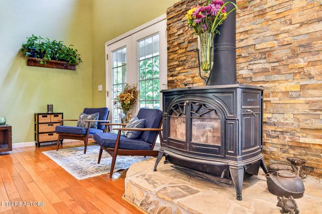 500 Cliff Park Rd, Monterey, TN 38574