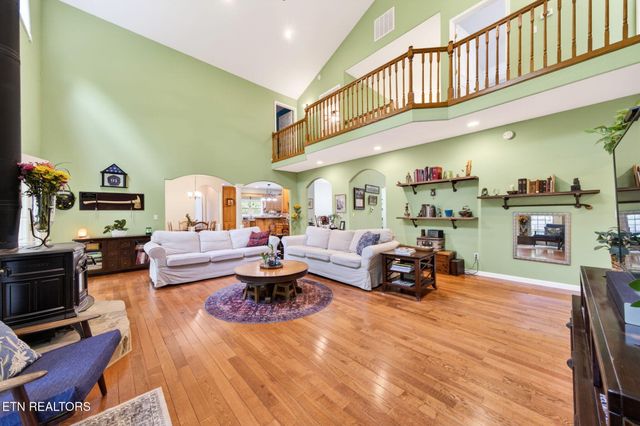 500 Cliff Park Rd, Monterey, TN 38574