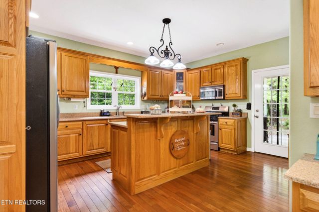500 Cliff Park Rd, Monterey, TN 38574