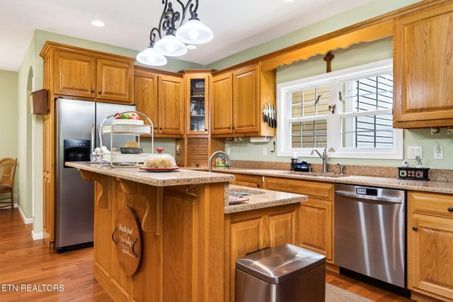 500 Cliff Park Rd, Monterey, TN 38574