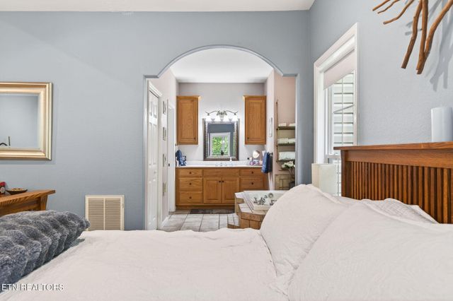 500 Cliff Park Rd, Monterey, TN 38574