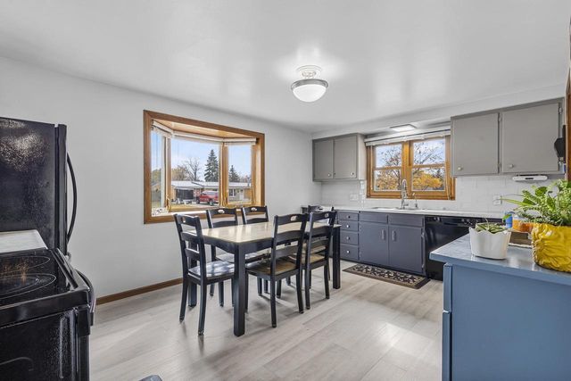 906 SILVER STREET, De Pere, WI 54115