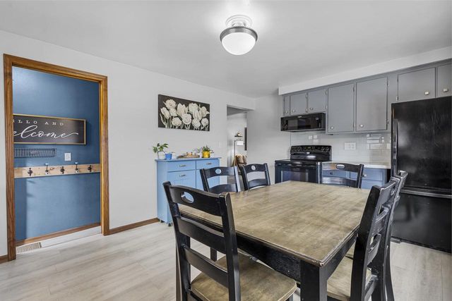 906 SILVER STREET, De Pere, WI 54115