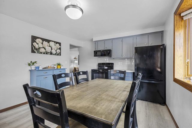 906 SILVER STREET, De Pere, WI 54115