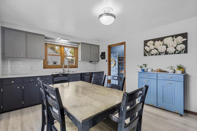 906 SILVER STREET, De Pere, WI 54115