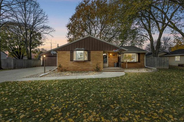 906 SILVER STREET, De Pere, WI 54115