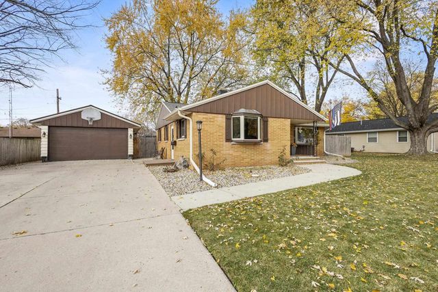 906 SILVER STREET, De Pere, WI 54115