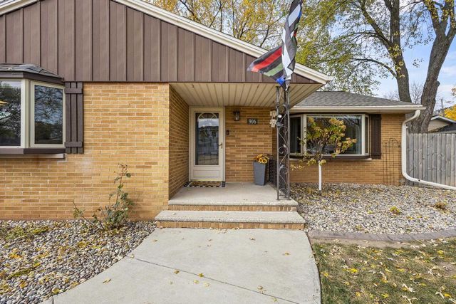 906 SILVER STREET, De Pere, WI 54115