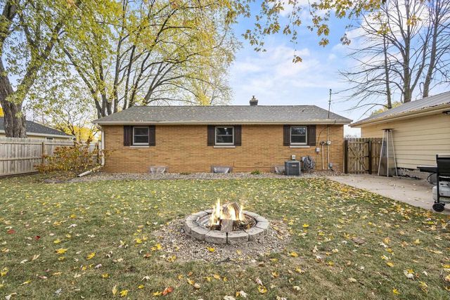 906 SILVER STREET, De Pere, WI 54115