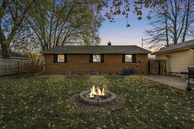 906 SILVER STREET, De Pere, WI 54115