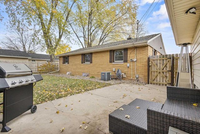 906 SILVER STREET, De Pere, WI 54115