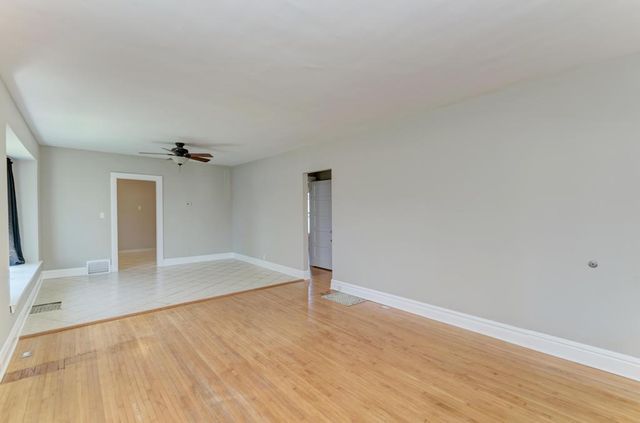 904 Caton Avenue, Joliet, IL 60435