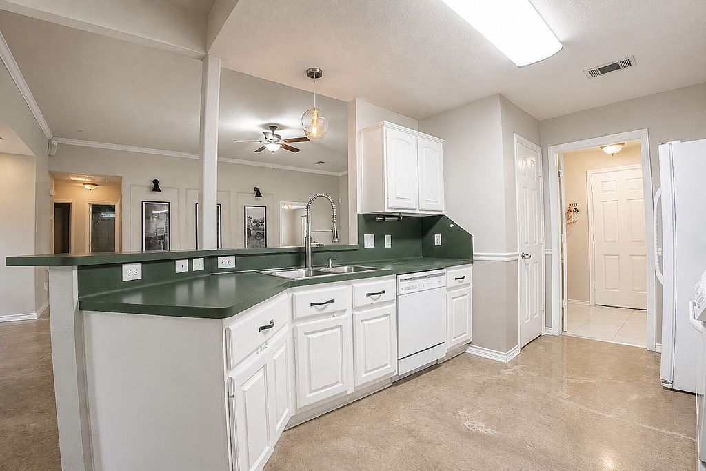 6200 Trellick Court, Bryan, TX 77802 — photo 4