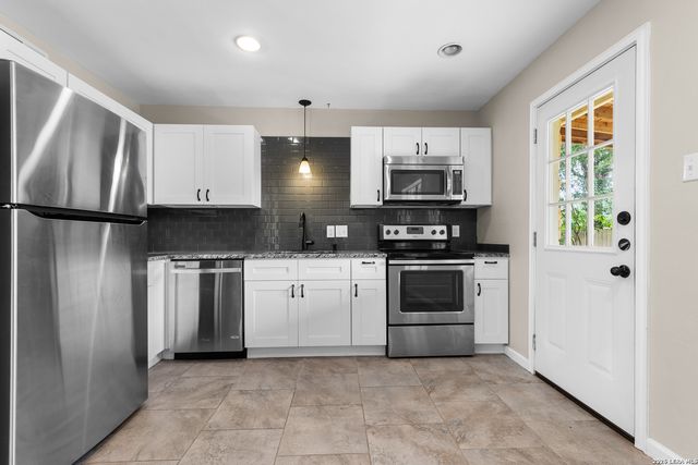 28028 BONN MOUNTAIN ST, San Antonio, TX 78260