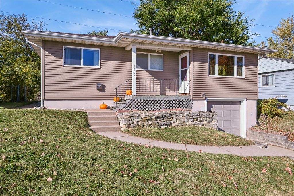 1206 18th Street SW, Cedar Rapids, IA 52404