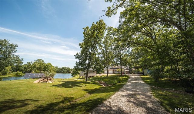 21212 Oak Trail, Warrenton, MO 63383