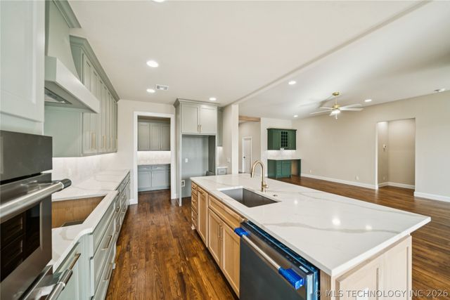 9716 E 132nd Street, Bixby, OK 74008