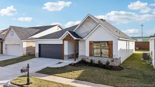 9716 E 132nd Street, Bixby, OK 74008