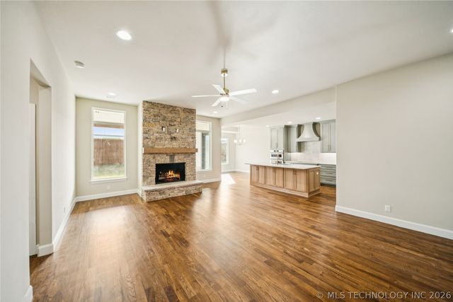 9716 E 132nd Street, Bixby, OK 74008