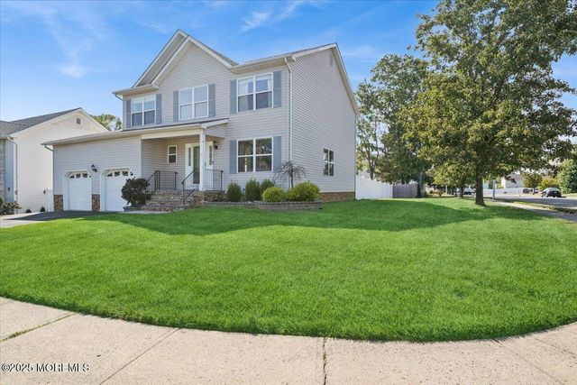 2 Higgins Court, Howell, NJ 07731
