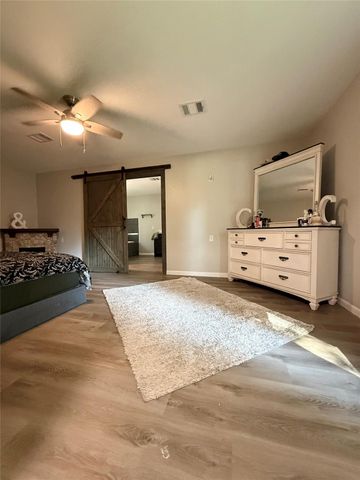 2725 E Railroad Street, Vidor, TX 77662